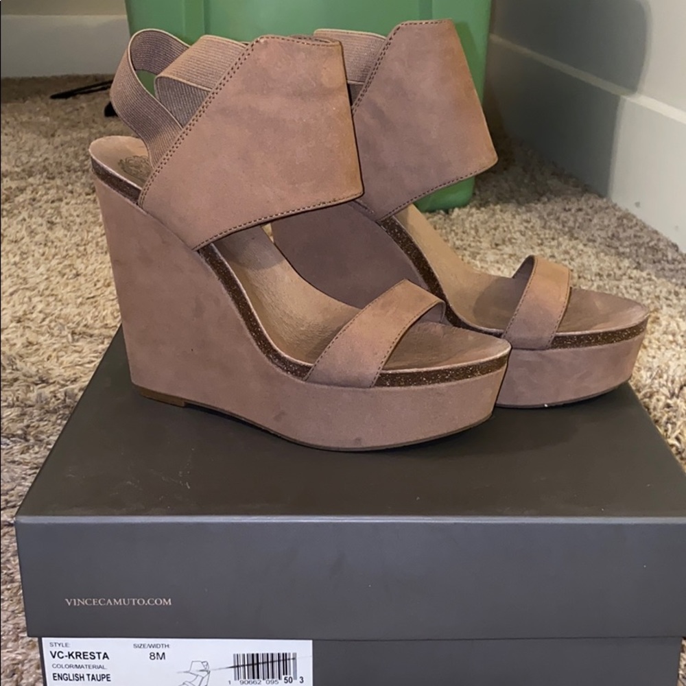SOLD‼️Vince Camuto Wedge Sandal